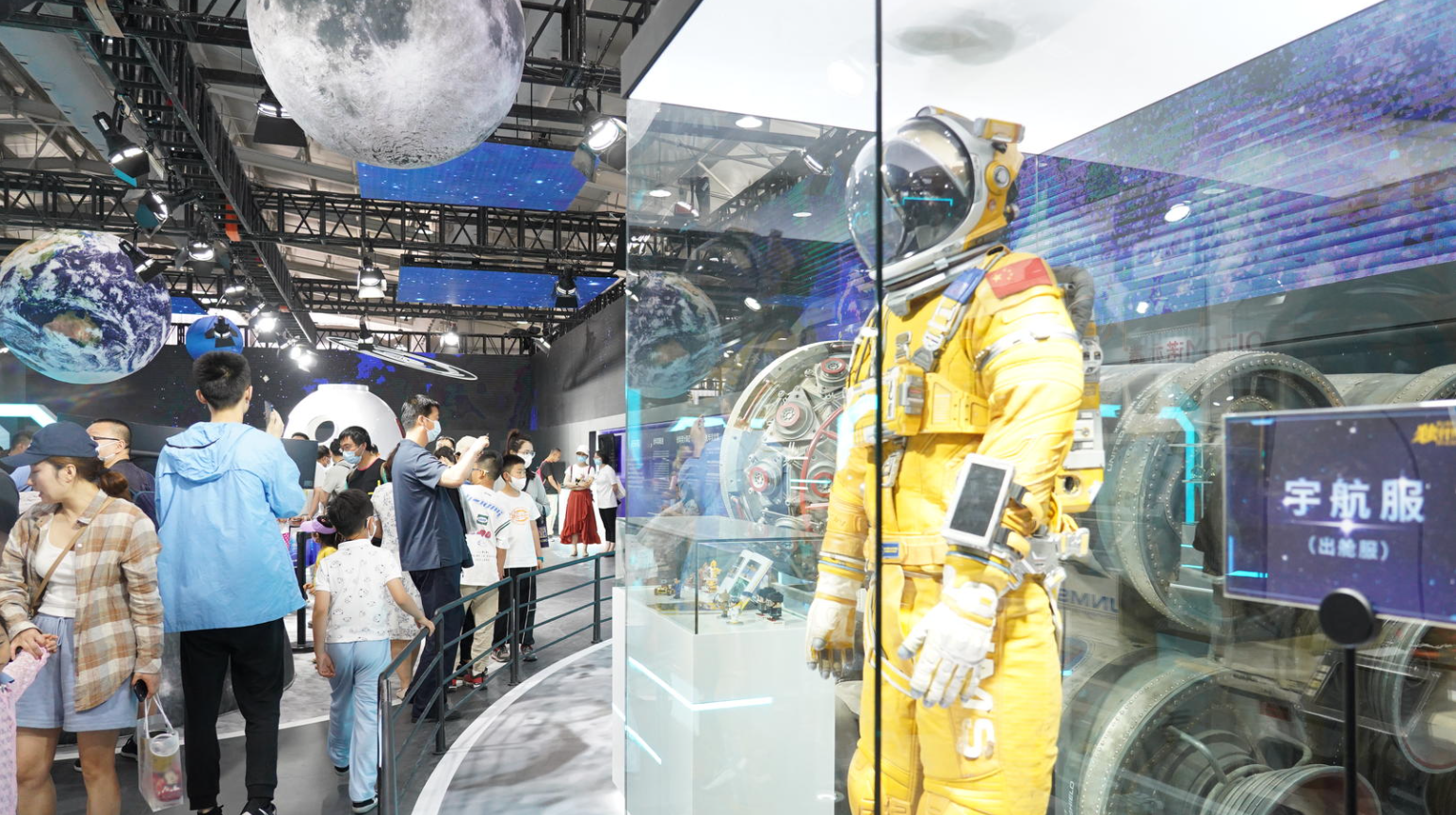 2024第八届中国科幻大会今日开幕，改编自刘慈欣《地球大炮》同名科幻片将亮相
