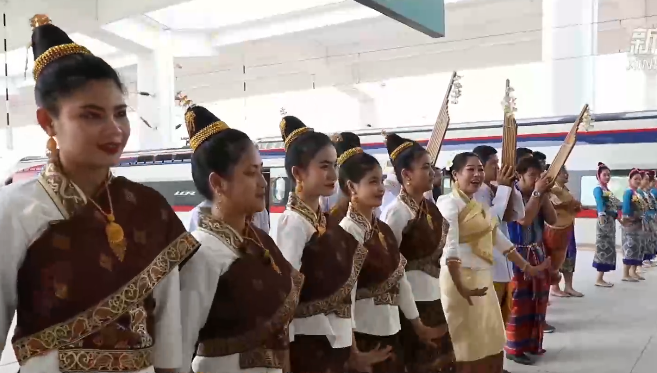 中国-老挝旅游列车“熊猫专列”抵达老挝